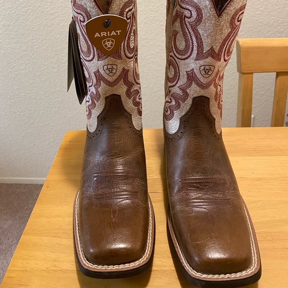 Boot Barn Boots. Size 8. NWT. Never worn. Colors brown, cream, red. - Picture 2 of 5
